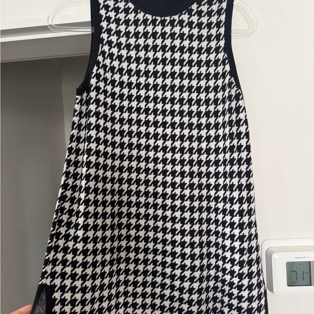 Black & White Houndstooth Knit Top